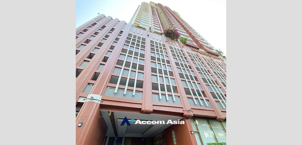 Corner Unit | Manhattan Chidlom Condominium  2 Bedroom for Sale BTS Chitlom in Newphetchaburi Bangkok