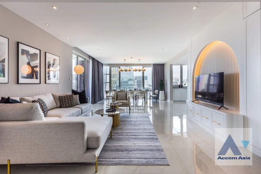 Pet friendly |  Fullerton Sukhumvit Condominium  3 Bedroom for Rent BTS Ekkamai in Sukhumvit Bangkok