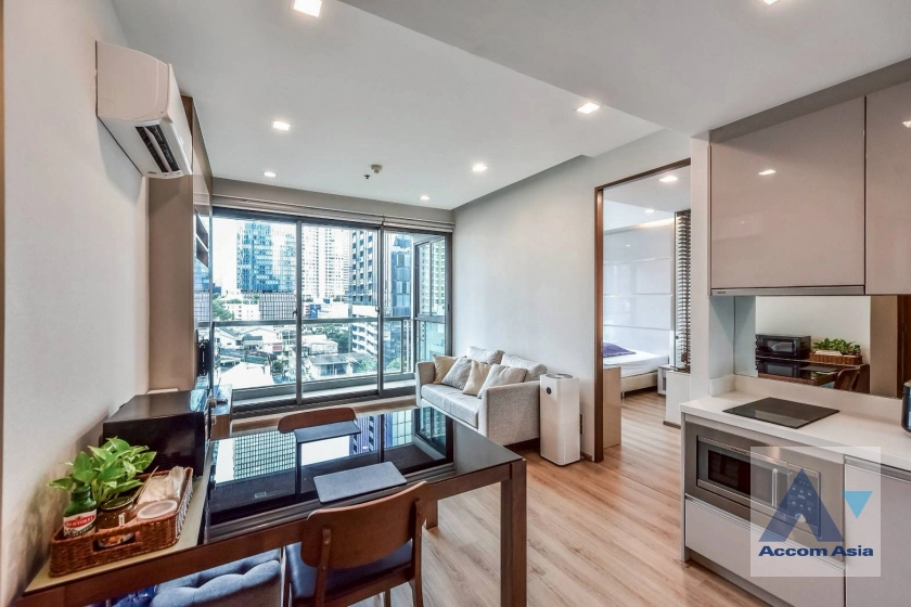 unit 2 Bedrooms  Condominium For Rent & Sale in Silom, Bangkok  near BTS Chong Nonsi (AA34782)