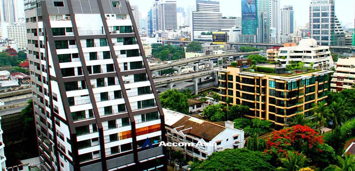  2  3 br Condominium For Sale in Ploenchit ,Bangkok BTS Ploenchit at Renova Residence AA34783