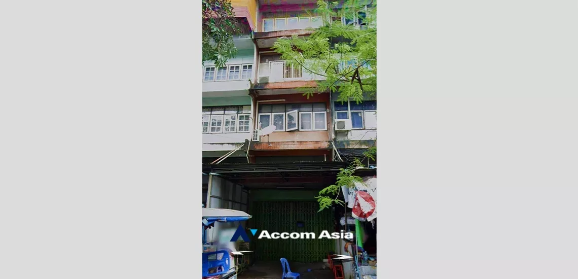  4 Bedrooms  Building For Sale in Sukhumvit, Bangkok  near BTS Ekkamai (AA34784)
