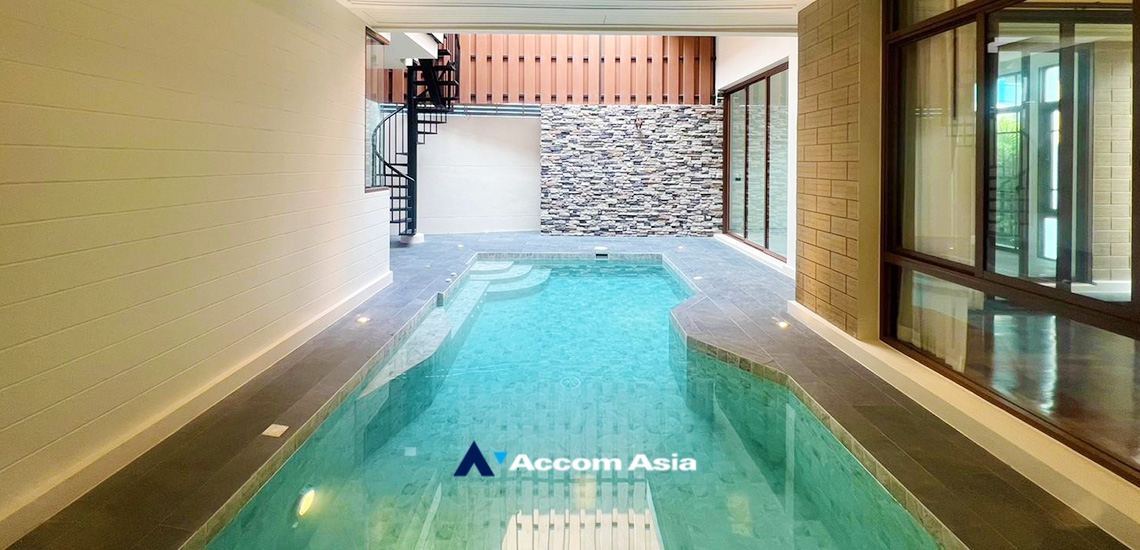 Private Swimming Pool |  4 Bedrooms  House For Rent & Sale in Sukhumvit, Bangkok  near BTS Phra khanong (AA34790)