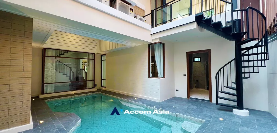Private Swimming Pool | Baan Sansiri Sukhumvit 67 House  4 Bedroom for Sale & Rent BTS Phra khanong in Sukhumvit Bangkok