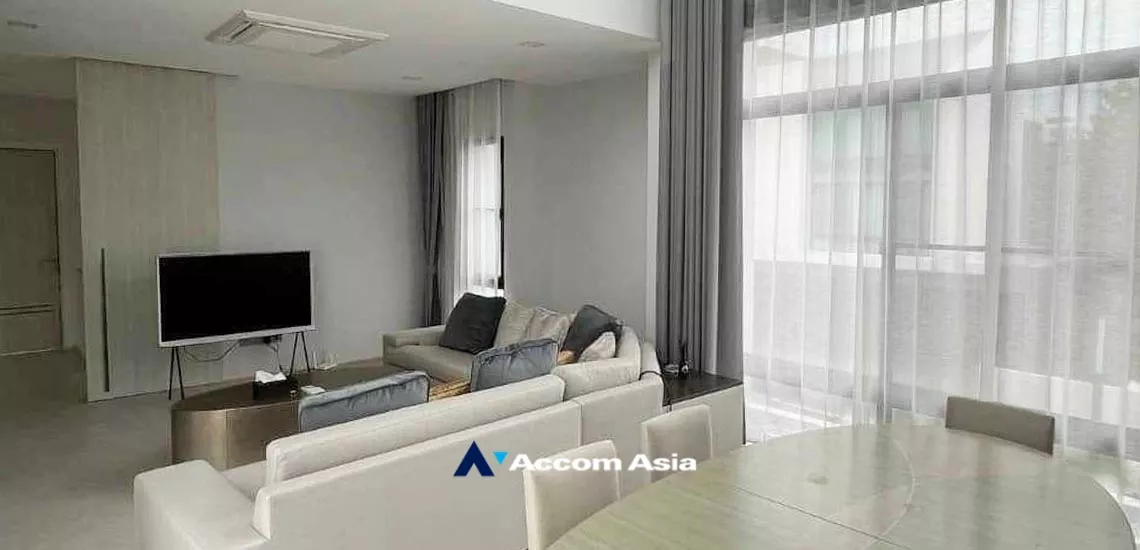  4 Bedrooms  House For Rent in Latkrabang, Bangkok  (AA34792)