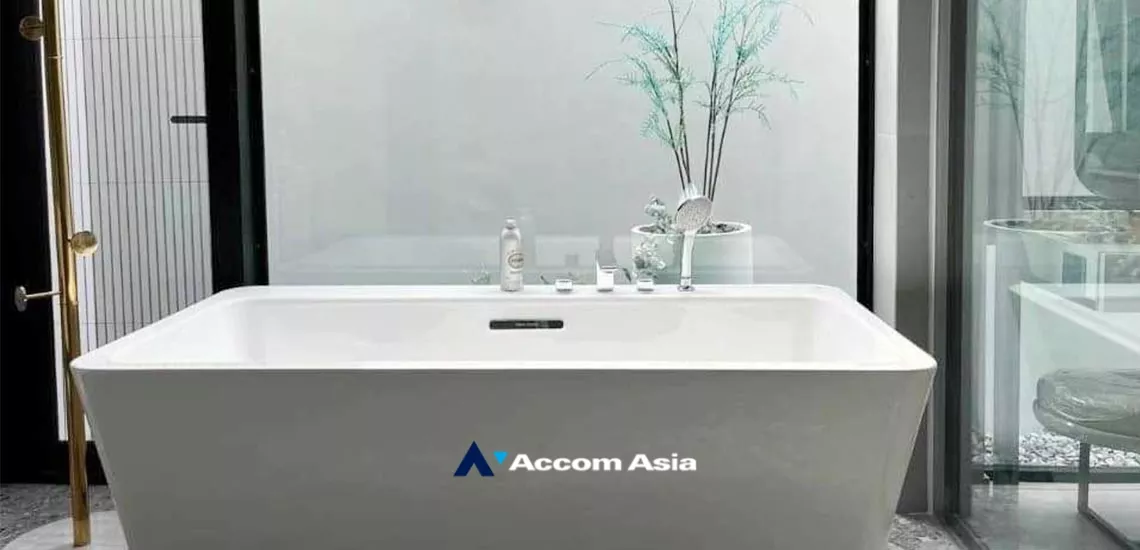 10  4 br House For Rent in Latkrabang ,Bangkok  AA34792