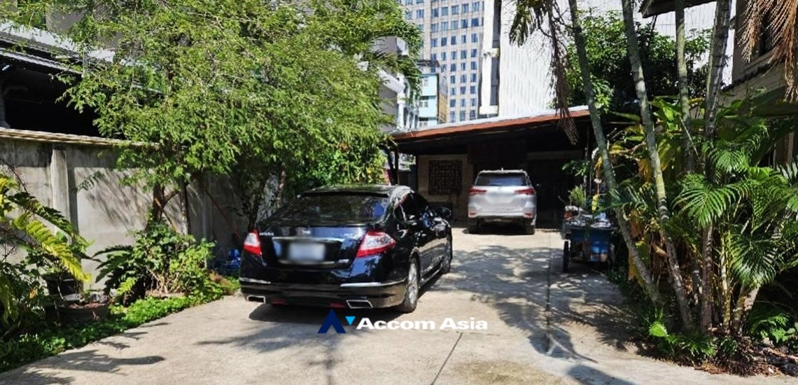  1  Land For Sale in Sukhumvit ,Bangkok BTS Asok AA34793