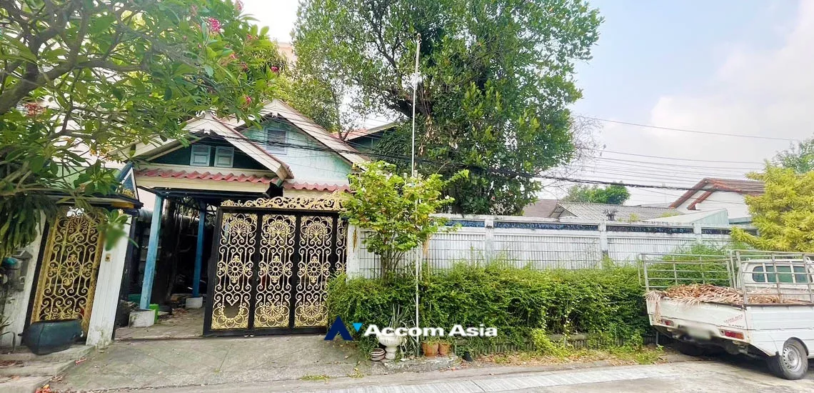  House For Sale in Sukhumvit, Bangkok  near BTS Phra khanong (AA34803)