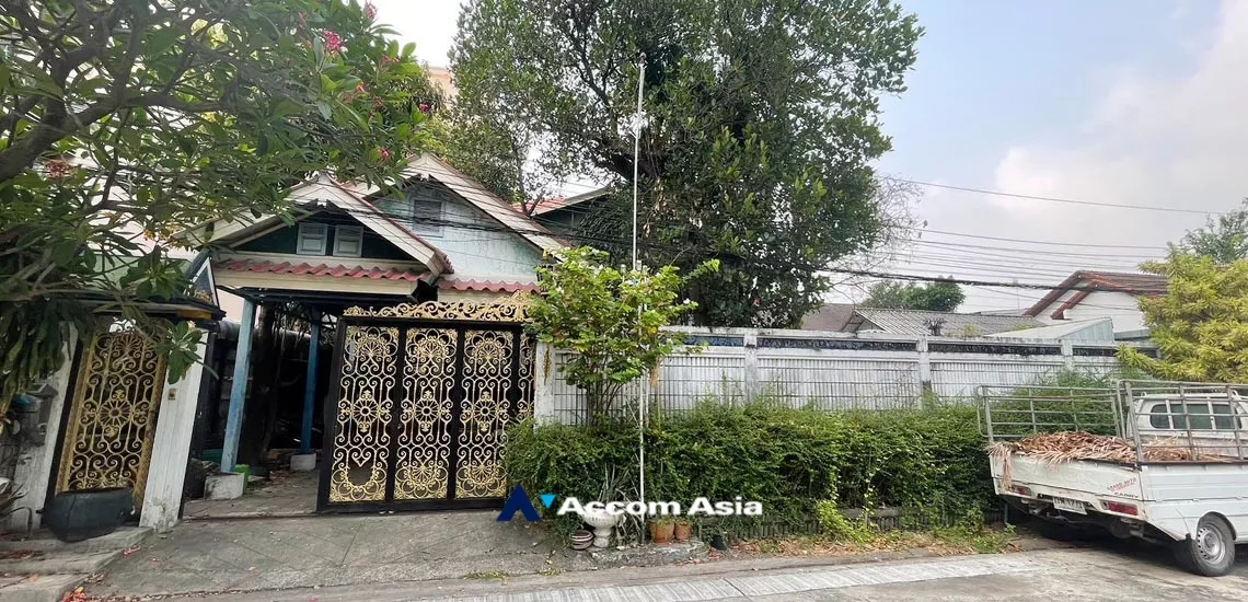 5  House For Sale in sukhumvit ,Bangkok BTS Phra khanong AA34803
