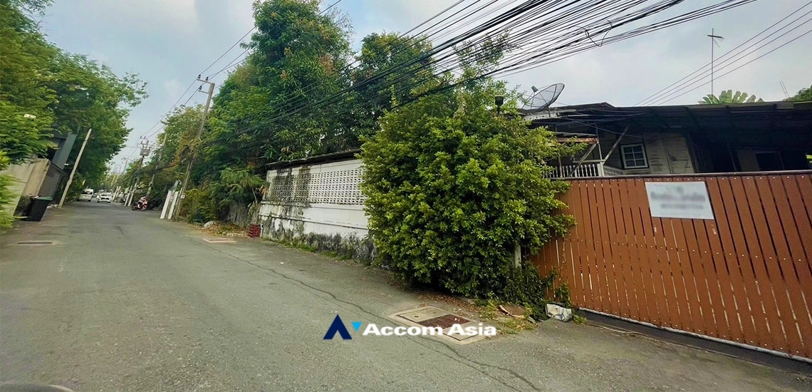  1  House For Sale in Sukhumvit ,Bangkok BTS Phra khanong AA34808