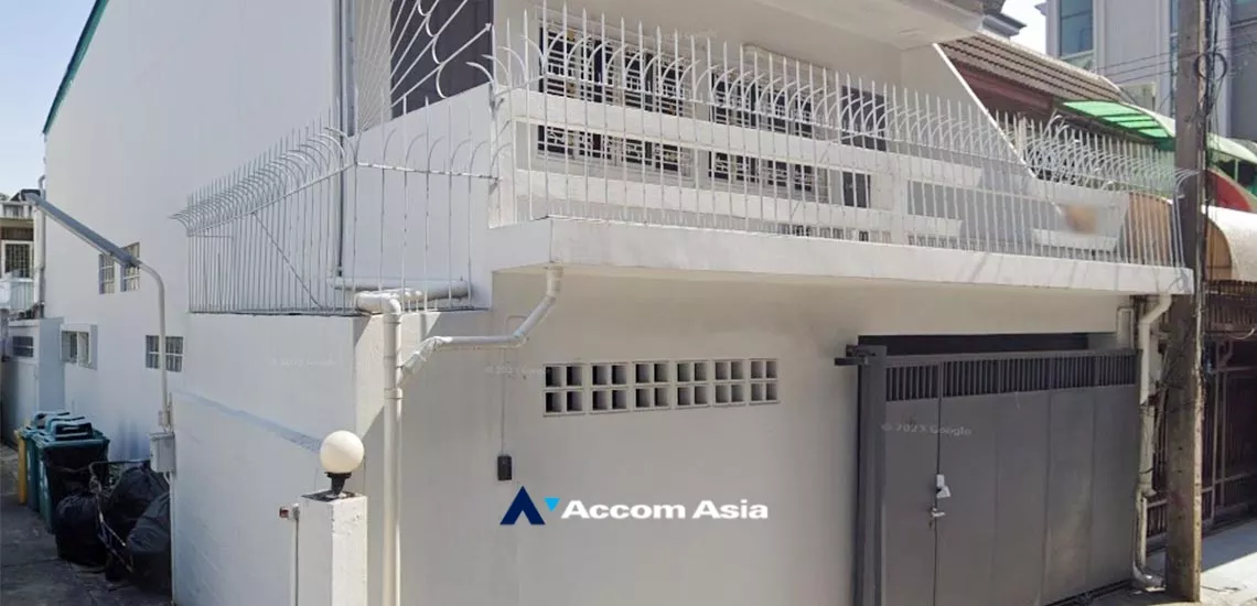  3 Bedrooms  Townhouse For Rent in Sukhumvit, Bangkok  near BTS Phra khanong (AA34830)