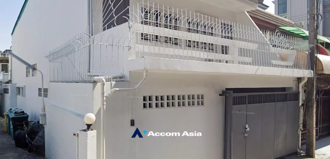 unit 3 Bedrooms  Townhouse For Rent in Sukhumvit, Bangkok  near BTS Phra khanong (AA34830)