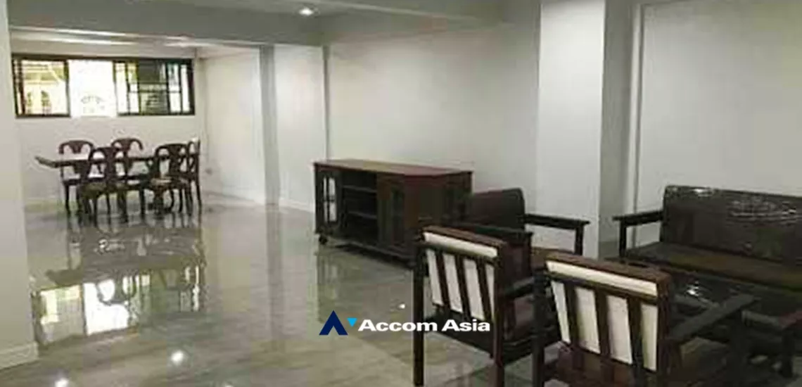 unit 3 Bedrooms  Townhouse For Rent in Sukhumvit, Bangkok  near BTS Phra khanong (AA34830)