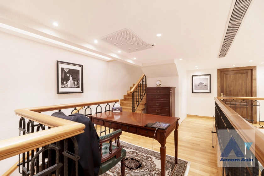 22  4 br House For Sale in Sukhumvit ,Bangkok BTS Ekkamai at Casa Ekkamai 28 AA34856