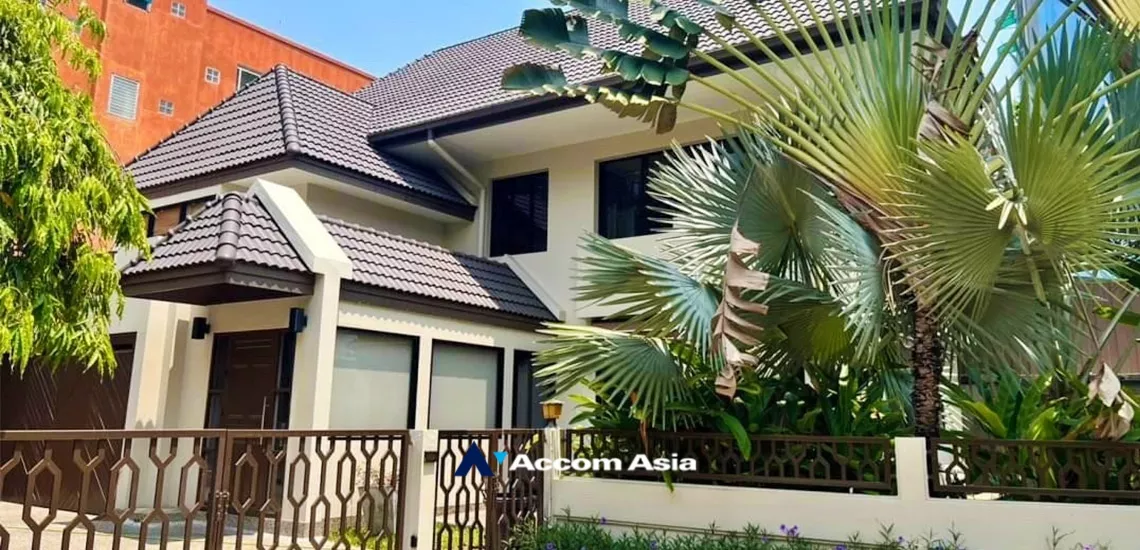  1  5 br House For Rent in Sukhumvit ,Bangkok BTS Thong Lo at Thonglor House Compound AA34859