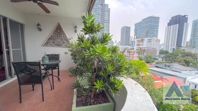  3 Bedrooms  Condominium For Sale in Sukhumvit, Bangkok  near BTS Ekkamai (AA34894)