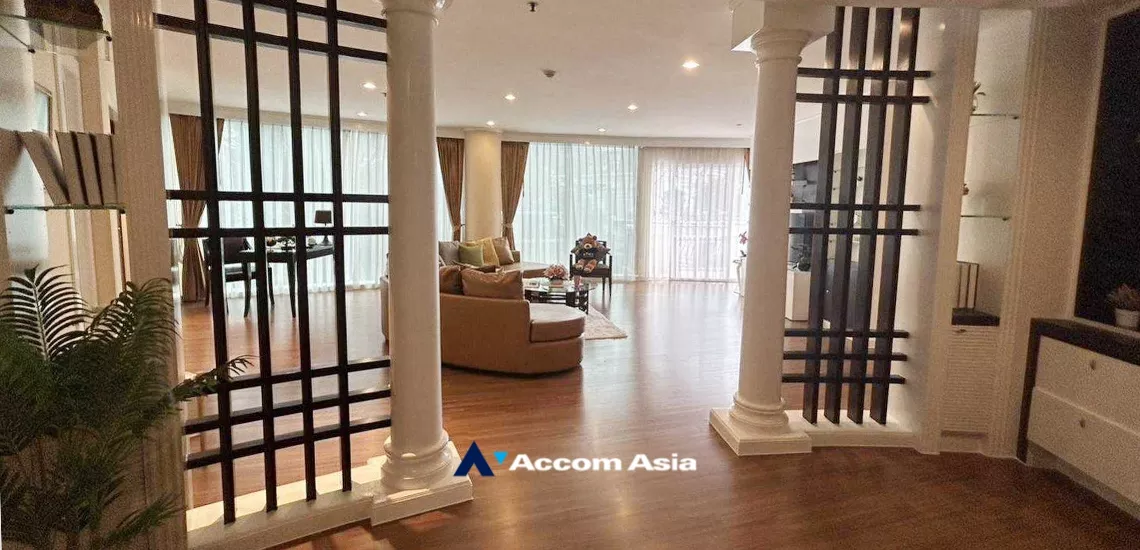  2 Bedrooms  Apartment For Rent in Sukhumvit, Bangkok  near BTS Ekkamai (AA34908)