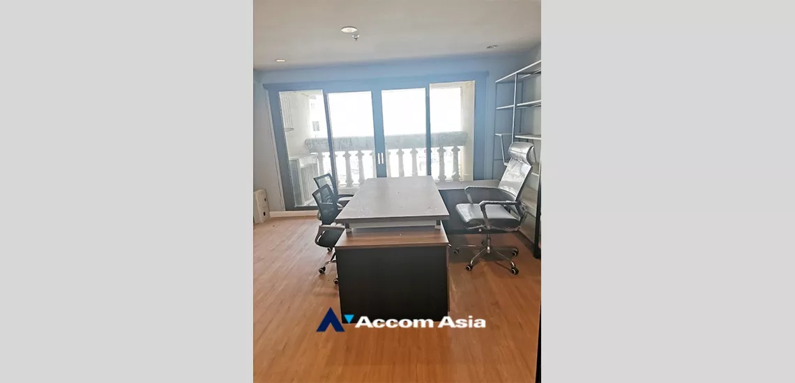 Nusa State Tower Condominium  for Sale BTS Surasak in Silom Bangkok