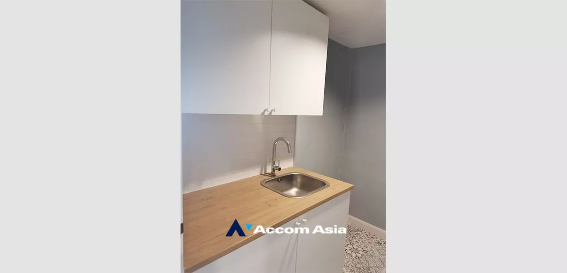  1  Condominium For Sale in Silom ,Bangkok BTS Surasak at Nusa State Tower AA34926
