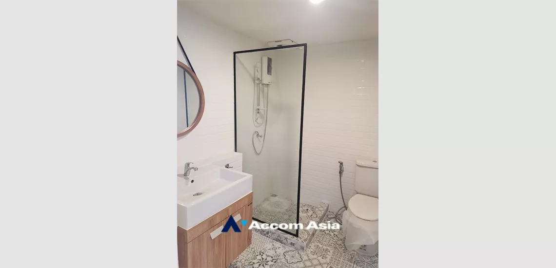 4  Condominium For Sale in Silom ,Bangkok BTS Surasak at Nusa State Tower AA34926