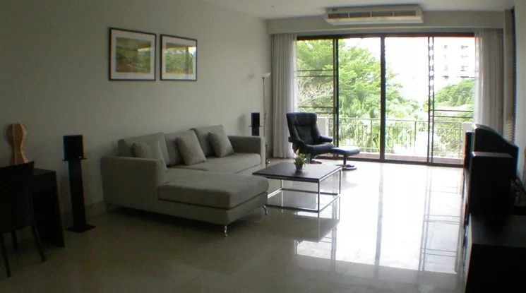Pet friendly |  3 Bedrooms  Apartment For Rent in Sukhumvit, Bangkok  near BTS Phrom Phong (14914)