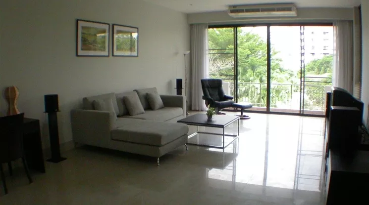 Pet friendly |  Delightful and Homely atmosphere Apartment  3 Bedroom for Sale & Rent BTS Phrom Phong in Sukhumvit Bangkok