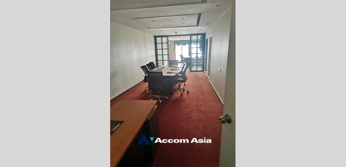 Nusa State Tower Condominium  for Sale BTS Surasak in Silom Bangkok
