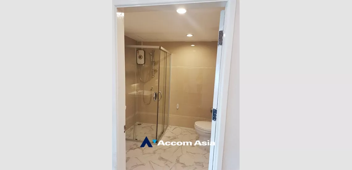  1  Condominium For Sale in Silom ,Bangkok BTS Surasak at Nusa State Tower AA34936