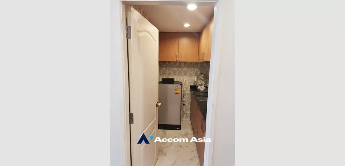  1  Condominium For Sale in Silom ,Bangkok BTS Surasak at Nusa State Tower AA34936