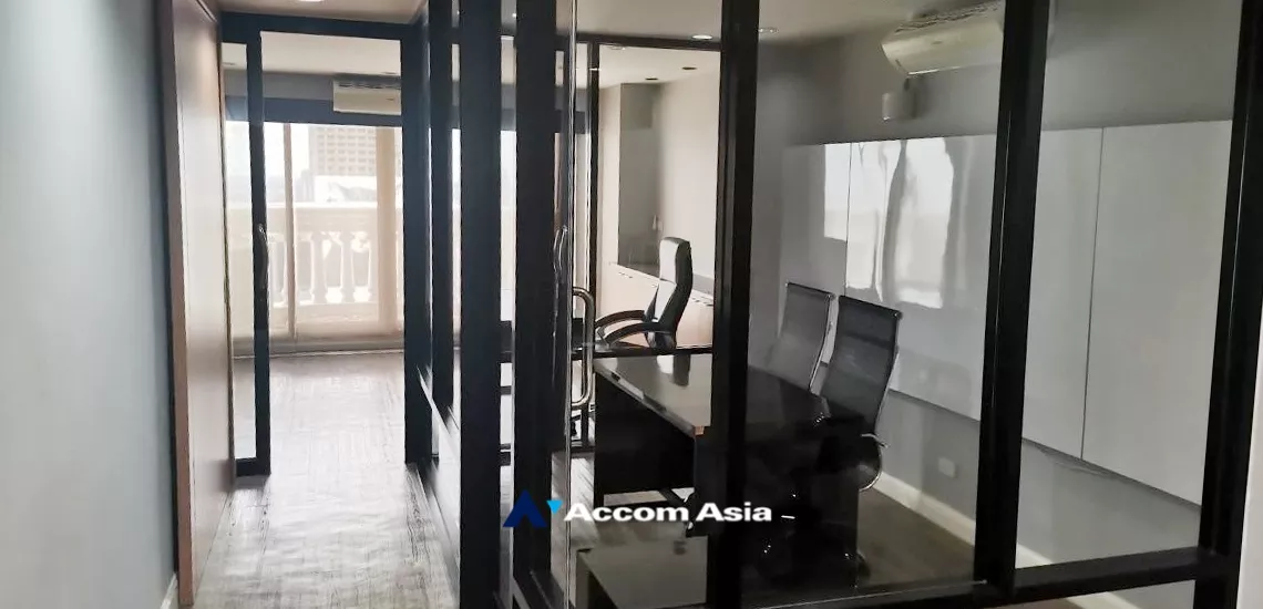 7  Condominium For Sale in Silom ,Bangkok BTS Surasak at Nusa State Tower AA34937