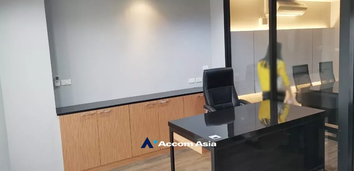 5  Condominium For Sale in Silom ,Bangkok BTS Surasak at Nusa State Tower AA34937