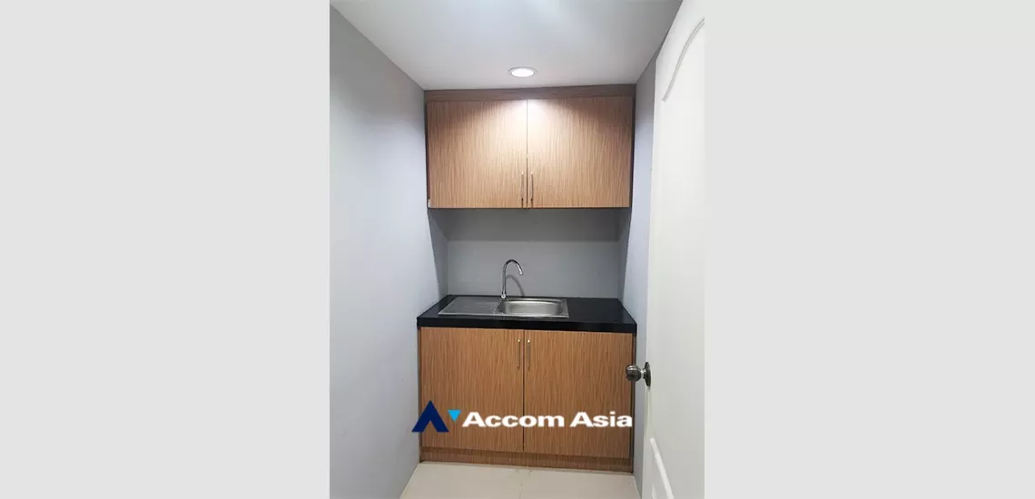 8  Condominium For Sale in Silom ,Bangkok BTS Surasak at Nusa State Tower AA34937