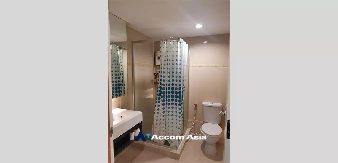 5  1 br Condominium For Sale in Silom ,Bangkok BTS Surasak at Nusa State Tower AA34938