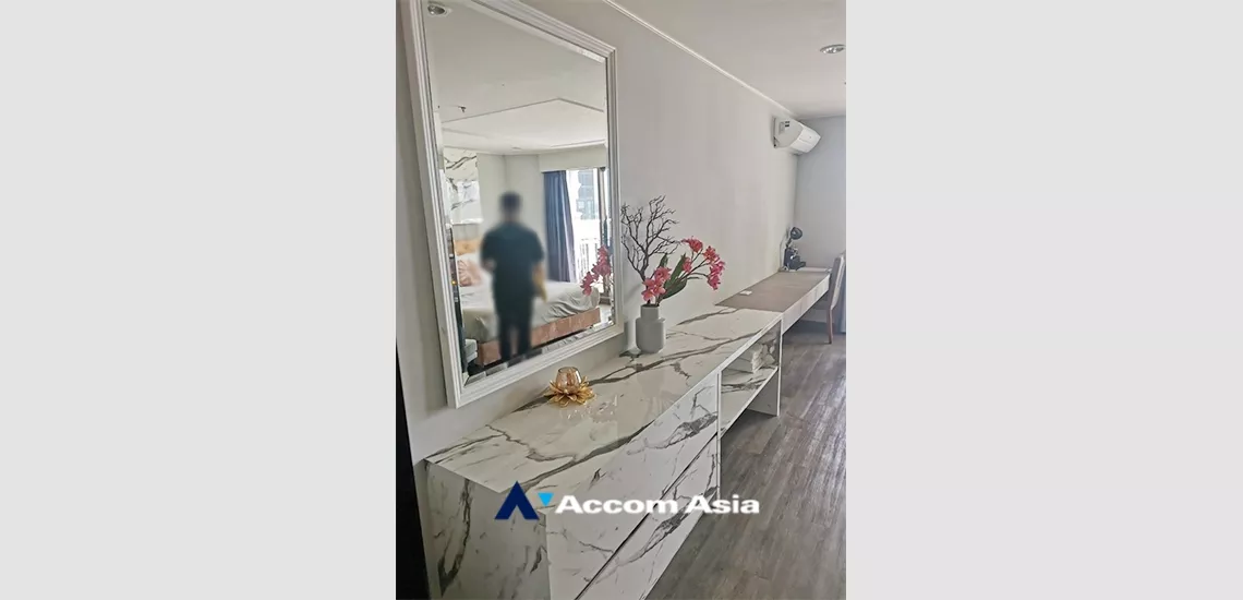  1  1 br Condominium For Sale in Silom ,Bangkok BTS Surasak at Nusa State Tower AA34939