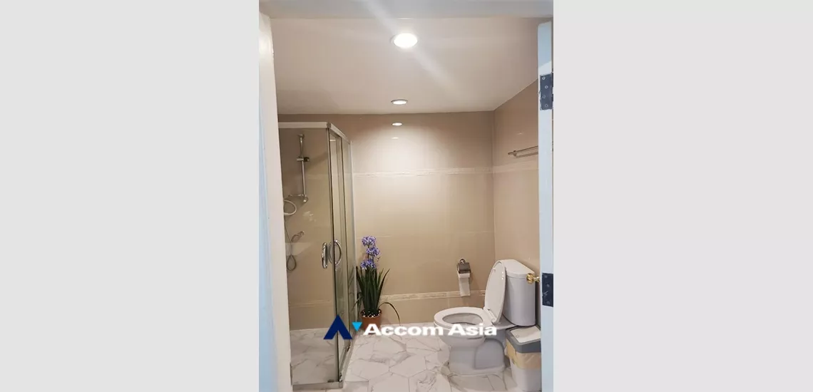 5  1 br Condominium For Sale in Silom ,Bangkok BTS Surasak at Nusa State Tower AA34939