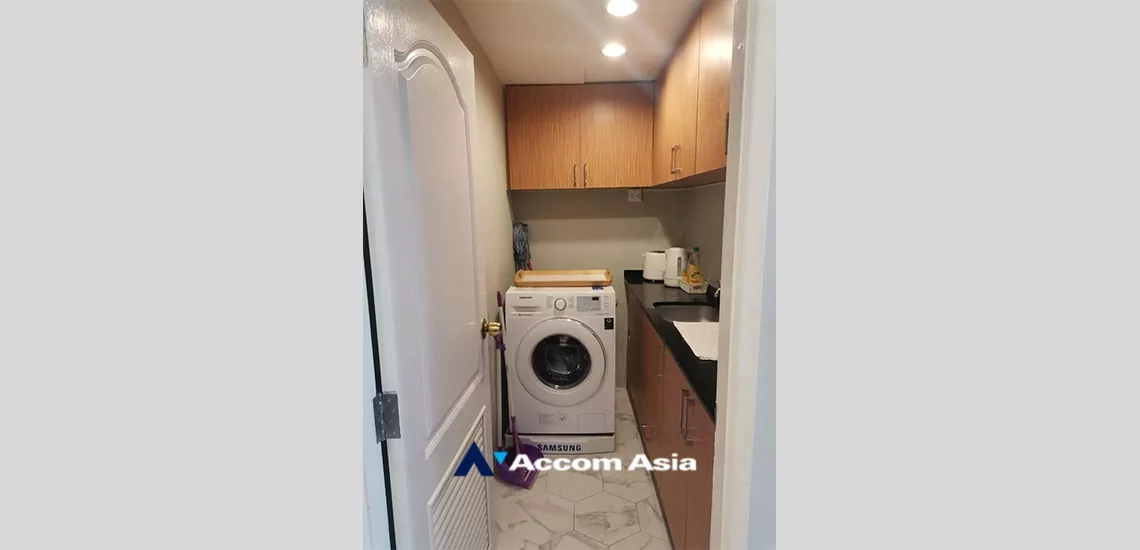 4  1 br Condominium For Sale in Silom ,Bangkok BTS Surasak at Nusa State Tower AA34940
