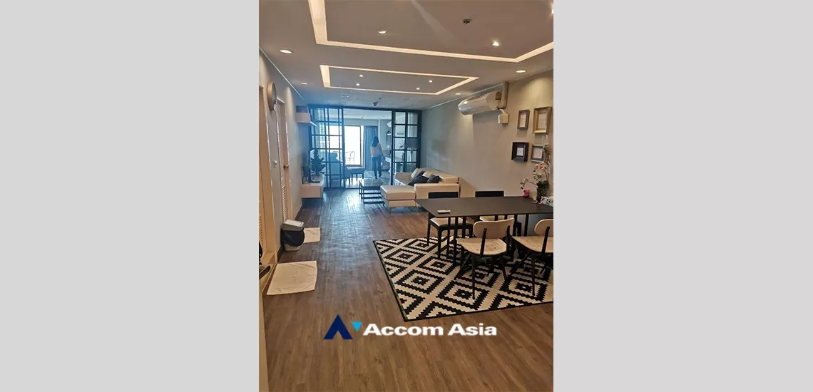 Nusa State Tower Condominium  1 Bedroom for Sale BTS Surasak in Silom Bangkok