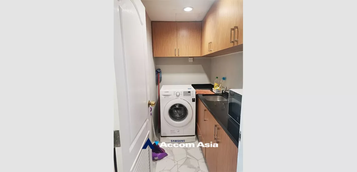 4  1 br Condominium For Sale in Silom ,Bangkok BTS Surasak at Nusa State Tower AA34941