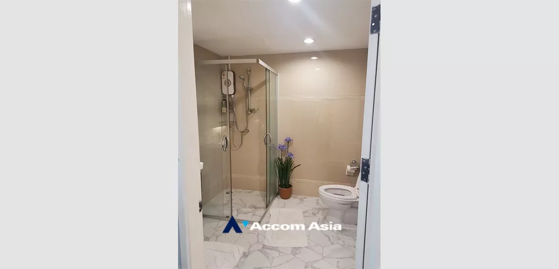 5  1 br Condominium For Sale in Silom ,Bangkok BTS Surasak at Nusa State Tower AA34941
