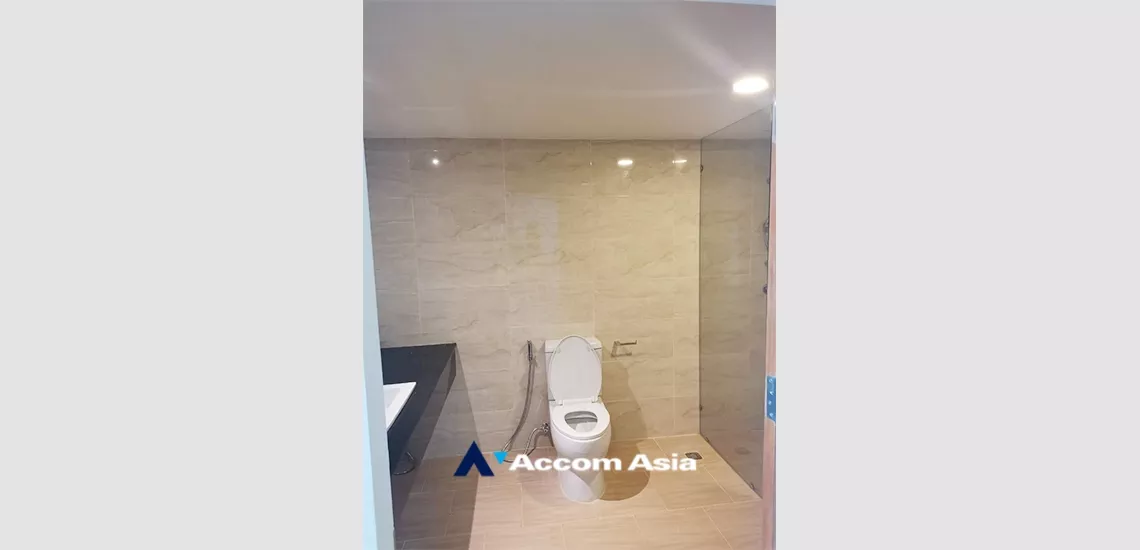 4  1 br Condominium For Sale in Silom ,Bangkok BTS Surasak at Nusa State Tower AA34942