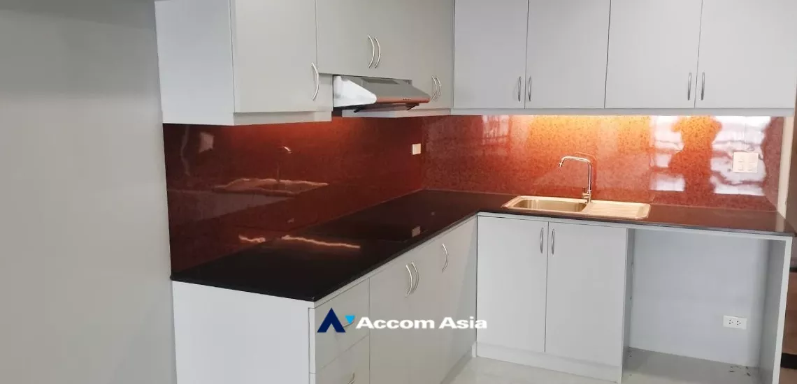 4  1 br Condominium For Sale in Silom ,Bangkok BTS Surasak at Nusa State Tower AA34943