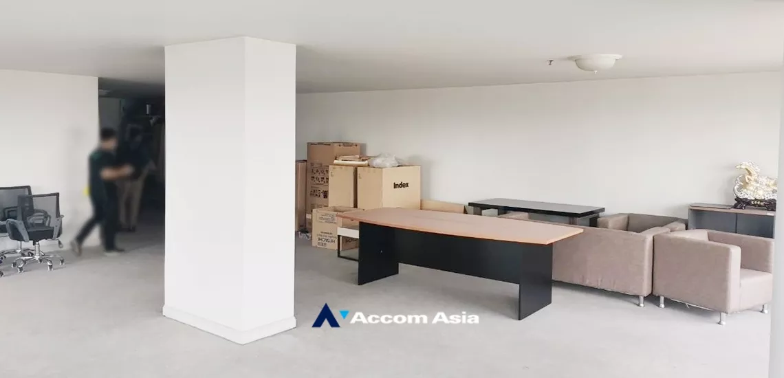 Nusa State Tower Condominium  for Sale BTS Surasak in Silom Bangkok