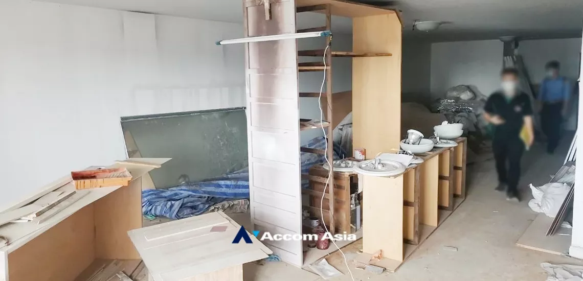 Nusa State Tower Condominium  for Sale BTS Surasak in Silom Bangkok