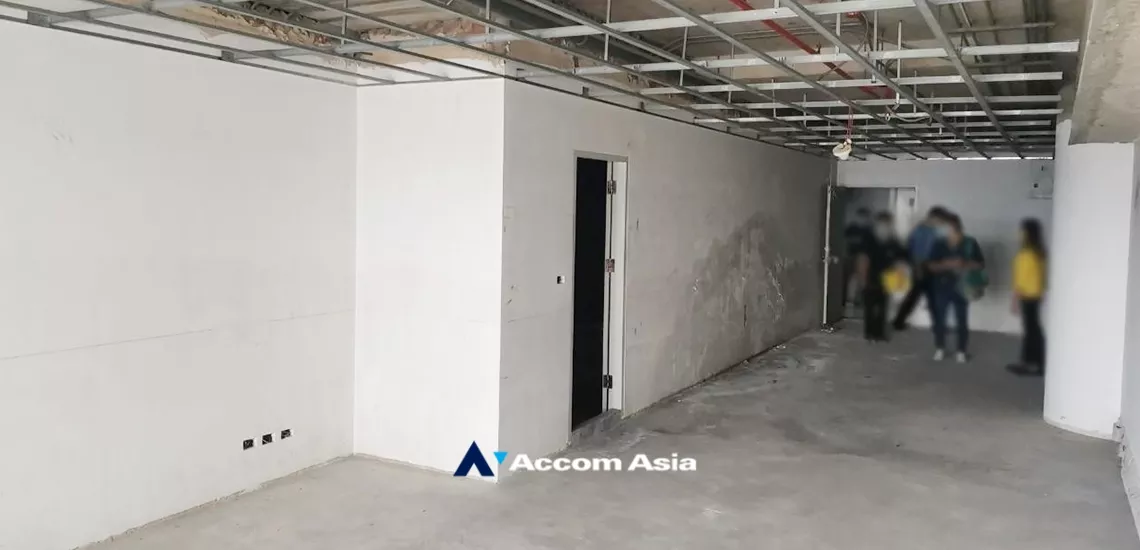  1  Condominium For Sale in Silom ,Bangkok BTS Surasak at Nusa State Tower AA34946