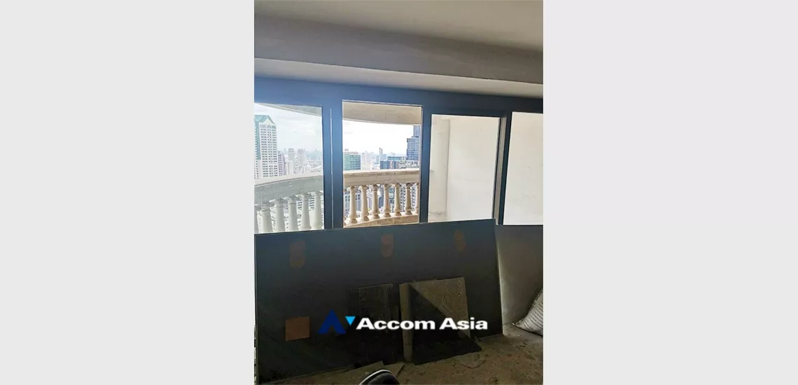  1  Condominium For Sale in Silom ,Bangkok BTS Surasak at Nusa State Tower AA34948