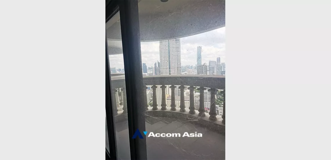 Nusa State Tower Condominium  for Sale BTS Surasak in Silom Bangkok