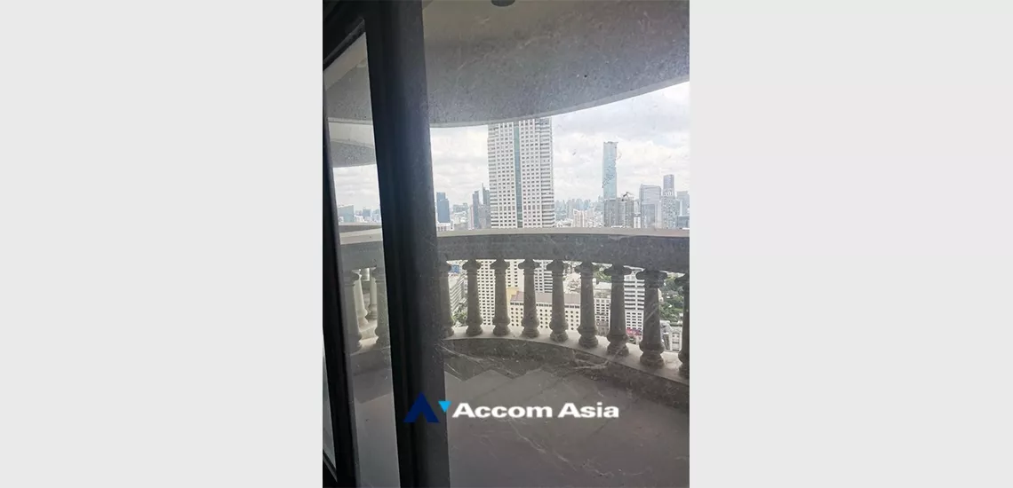 lebua at State Tower Condominium  for Sale BTS Surasak in Silom Bangkok