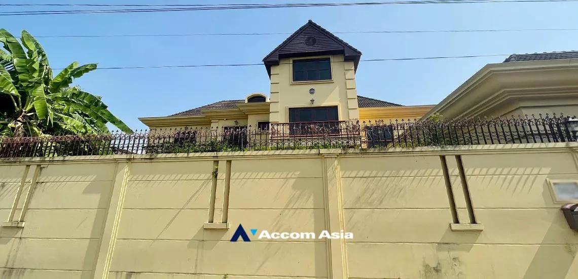  2  5 br House For Rent in Sukhumvit ,Bangkok BTS Ekkamai AA34960