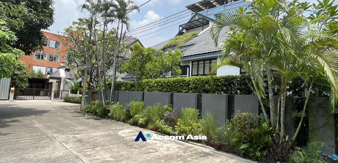 15  4 br House For Rent in Sukhumvit ,Bangkok BTS Thong Lo at Thonglor House Compound AA34961