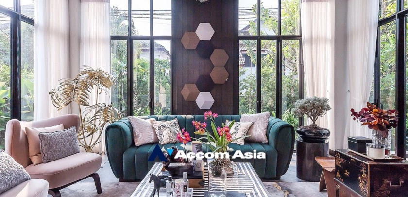 unitPrivate Swimming Pool, Pet friendly |  4 Bedrooms  House For Rent & Sale in Sukhumvit, Bangkok  near BTS Thong Lo (AA34961)