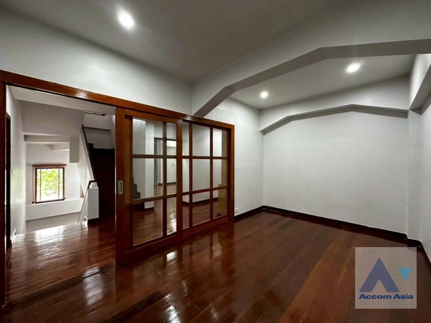 15  4 br House For Rent in Sukhumvit ,Bangkok BTS Thong Lo at Thonglor House Compound AA34962